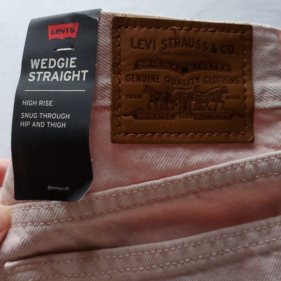 NWT LEVI PREMIUM WEDGIE STRAIGHT JEANS - Picture 2 of 8